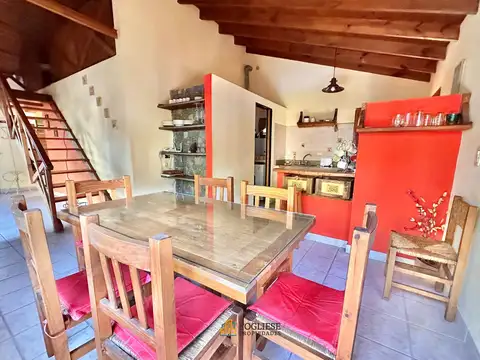 Casa 4 ambientes con 2 baños