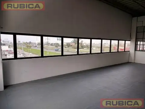 Oficina en Alquiler con 3 cocheras
