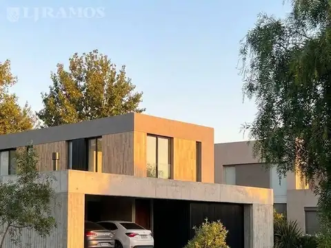 Casa en Alquiler en El Cantón - Norte, USD 2.400