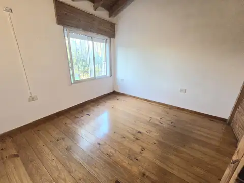 Casa en Alquiler con 1 cochera