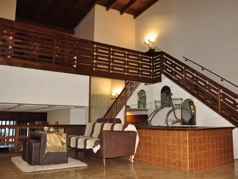 VENTA- AMPLIO CHALET EN LA PERLA-NUEVO VALOR!