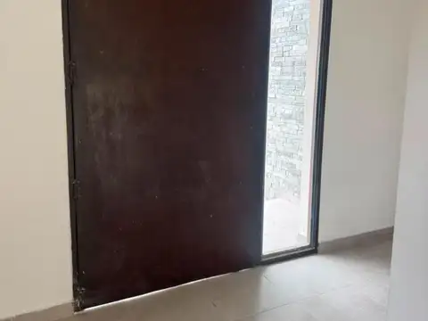 VENTA CASA, 4 AMBIENTES, BARRIO LOS OLIVARES