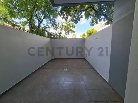Dpto con patio en venta Villa del Parque