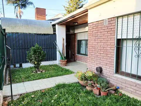 Casa 4 ambientes con 1 baño