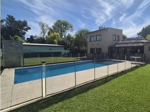 CASA MODERNA PISCINA EXCEPCIONAL LOTE 850 m² BARRIO LINKS EZEIZA