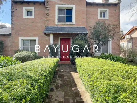 Casa en Venta con 2 cocheras