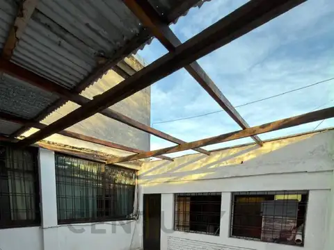 Casa 7 ambientes con 1 baño