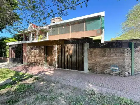 Venta - Casa 4 dormitorios con cochera - Rosario - Apto Crédito