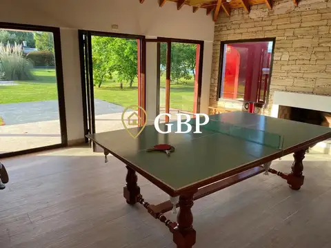 Casa en Venta con 2 cocheras