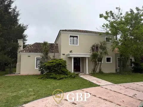 Casa 5 ambientes con 5 baños