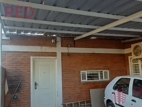 Casa 6 ambientes con 2 baños