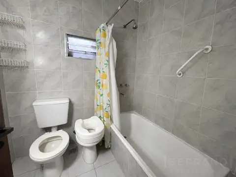 Casa 6 ambientes con 2 baños