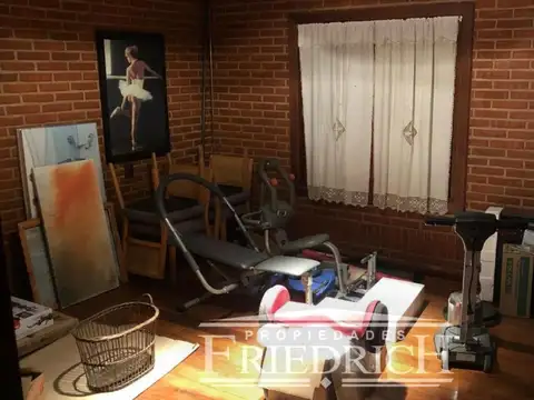 Casa 4 ambientes con 2 baños