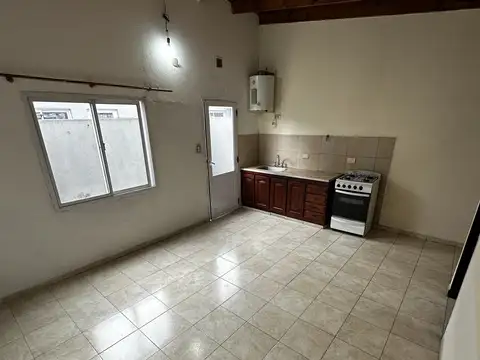 DEPTO DOS AMBIENTES SIN EXPENSAS - REMEDIOS DE ESCALADA