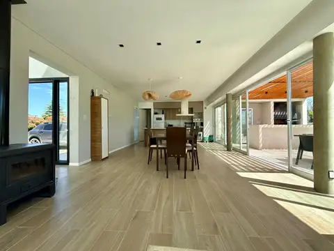 Casa moderna nueva! Club de Campo LA RANITA - Luján