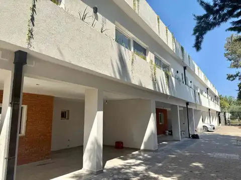 Depto Tipo Casa en Venta en Villa Gobernador Udaondo, USD 240.000