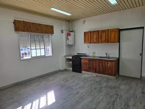 MUY BUEN DEPTO TIPO CASA 2 AMB AL FRENTE!