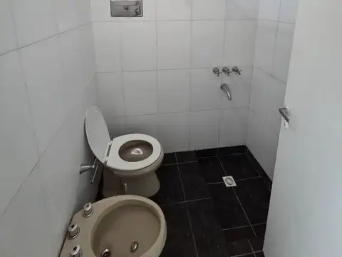 MUY BUEN DEPTO TIPO CASA 2 AMB AL FRENTE!