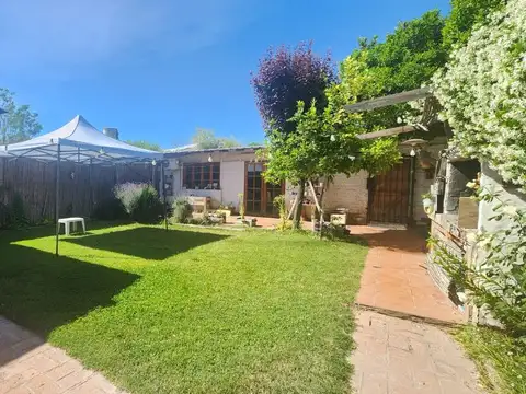 Casa 7 ambientes en venta en Las Heras con jardin