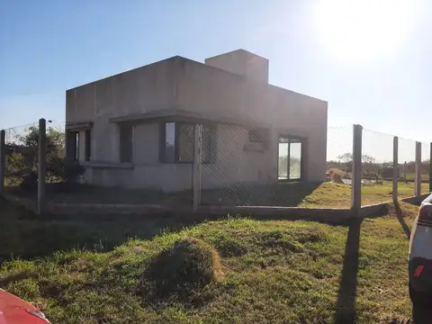 VENTA CASA EN BARRIO PORTAL DEL LEYES/CONSTRUCCION