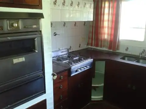 Casa 5 ambientes con 2 baños