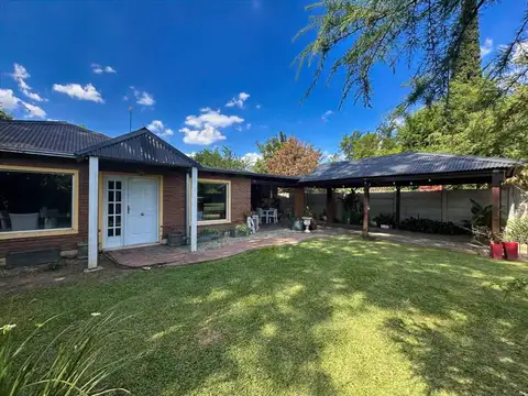Casa en venta 2 dormitorios con pileta en Roldán loteo Santa Teresa
