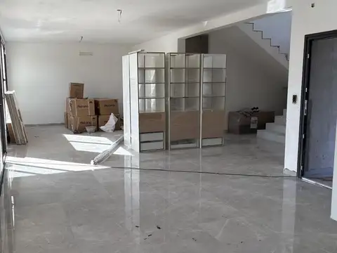 Casa 4 ambientes con 3 baños