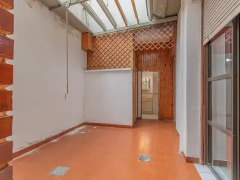 PH dos ambientes en Boedo, con patio y bajas expensas.