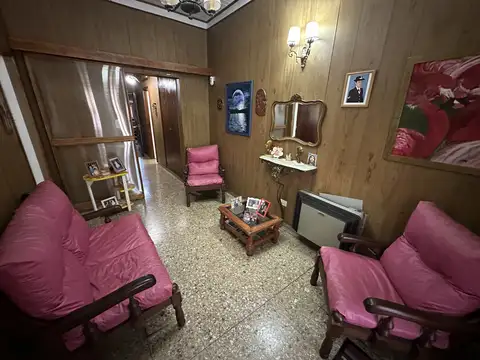 Casa 6 ambientes con 2 baños