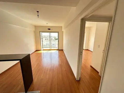 HERMOSO DEPARTAMENTO 2 AMBIENTES AL FRENTE CON BALCÓN - TORRE FULL AMENITIES