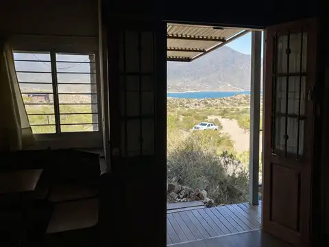 CASA EN VENTA FRENTE AL LAGO POTRERILLOS