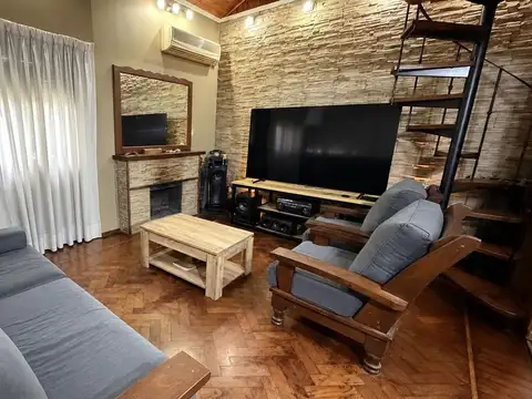 Casa 4 ambientes con 2 baños