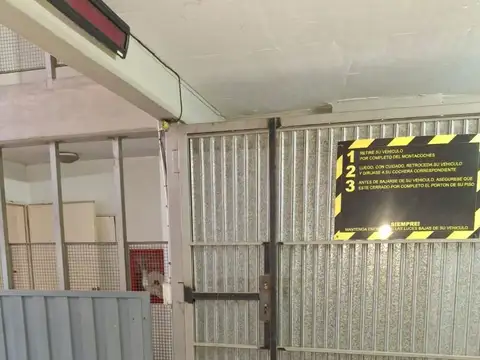 Corrientes 2400, Piso 1