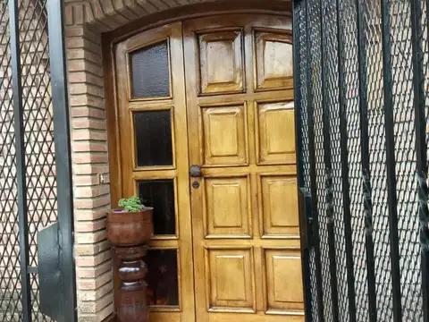 Casa en Venta con 4 cocheras