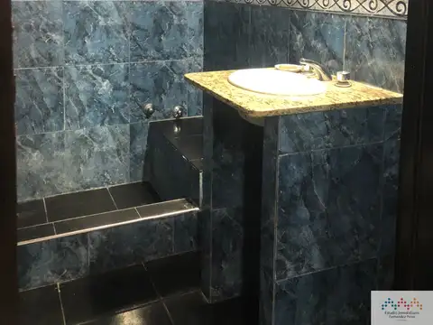Casa en Alquiler con 1 cochera