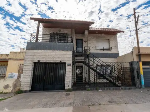 CASA DE TRES DORMITORIOS  PLANTA ALTA - TIRO SUIZO
