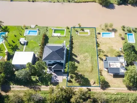 Terreno con piscina sobre el lago en Solares del Carcaraña