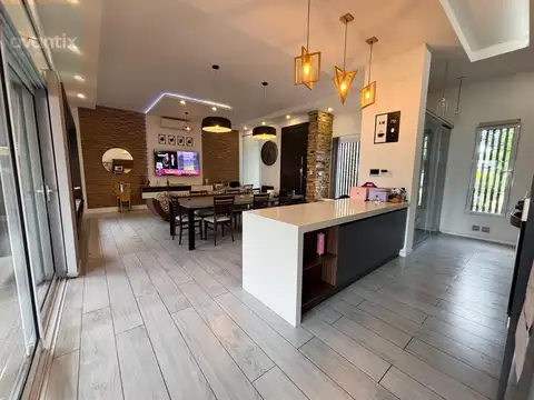 Casa 5 ambientes con 3 baños