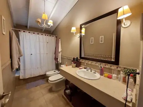 Casa 4 ambientes con 4 baños