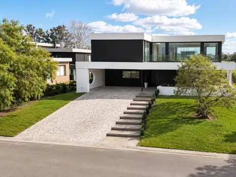 Casa de 5 Ambientes sobre Golf en Venta en la Reserva Cardales