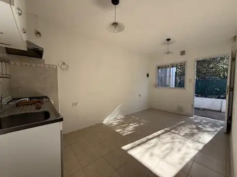 Casa en Alquiler 2 dormitorios patio verde buena ubicacion