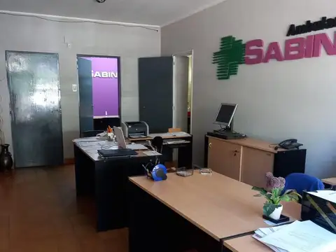 Galpón, local comercial y oficinas  a 200 mts de Aristobulo del Valle
