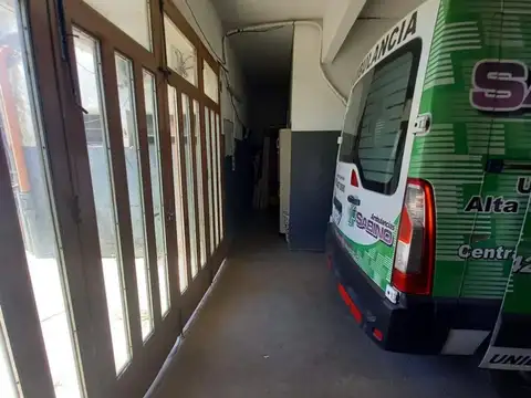 Galpón, local comercial y oficinas  a 200 mts de Aristobulo del Valle