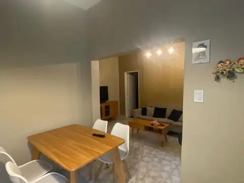 TIPO CASA P.H DE 3 AMBIENTES CON PATIO.-