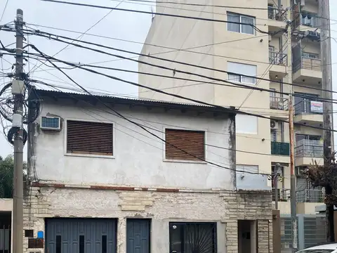 TIPO CASA P.H DE 3 AMBIENTES CON PATIO.-