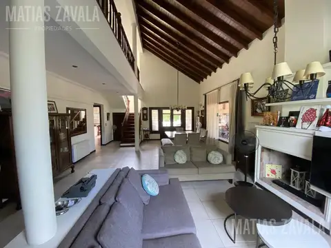 Casa 4 ambientes con 2 baños