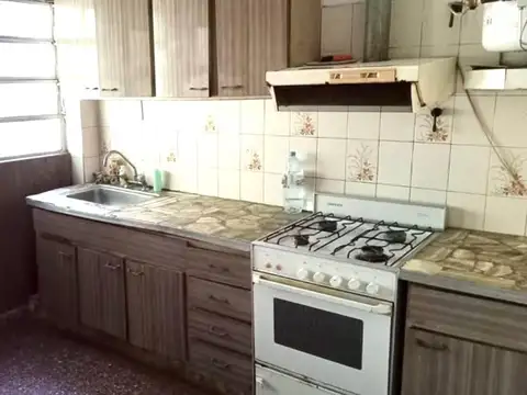 Casa 3 ambientes con 1 baño