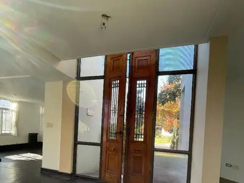 Casa 6 ambientes con 2 baños