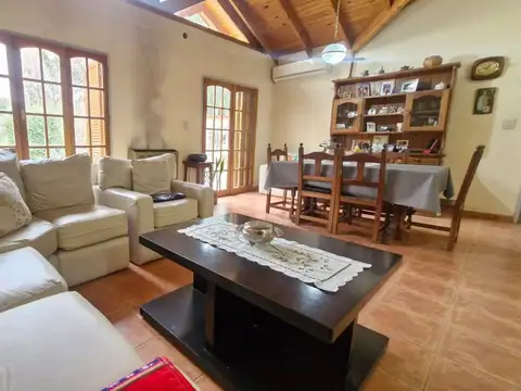 Casa 9 ambientes con 3 baños