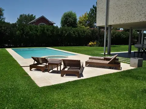 Casa en Venta con 2 cocheras